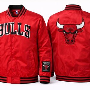 Chicago Bulls Jacket Men’s size Small NWT